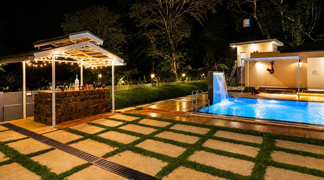 Twisted Tree | 1- Room Suite with Shared Pool & Restaurant