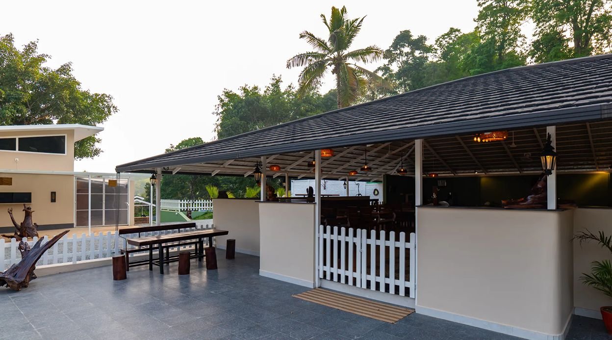 Twisted Tree | 1- Room Suite with Shared Pool & Restaurant