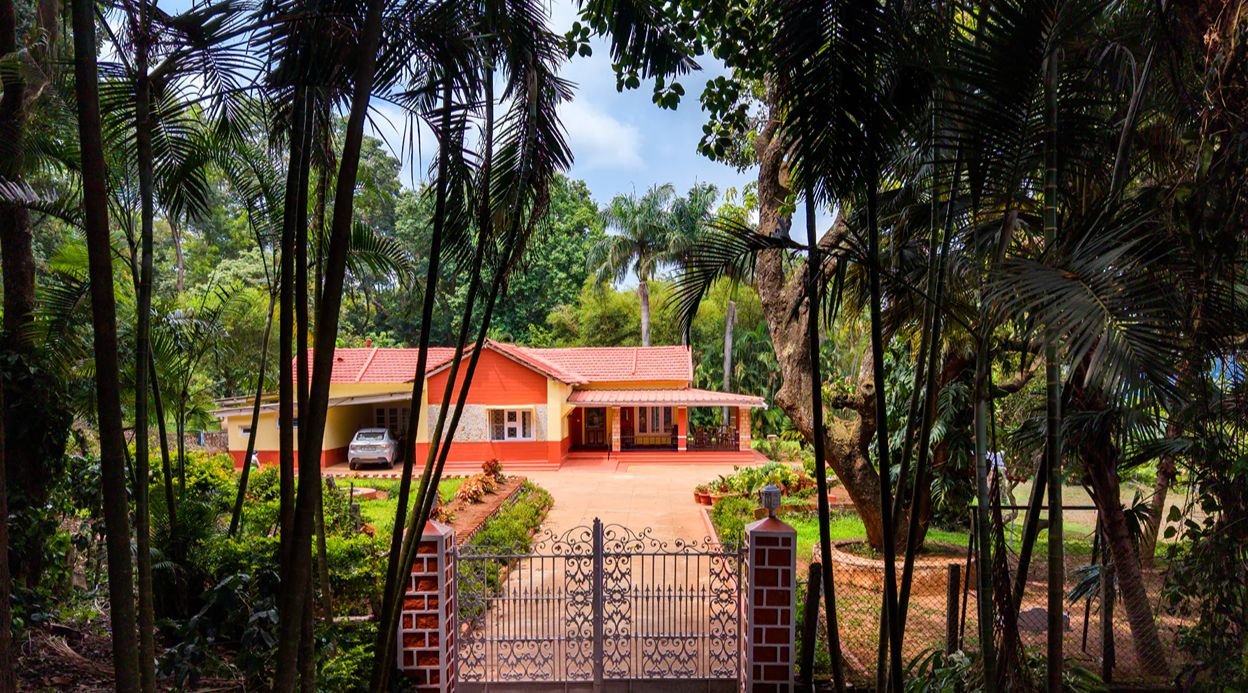 Blue Mountains | 3-BHK Pet-Friendly Retreat Amid Coffee Plantations with Verandah Sit-Out