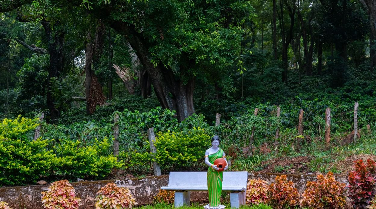 Blue Mountains | 3-BHK Pet-Friendly Retreat Amid Coffee Plantations with Verandah Sit-Out