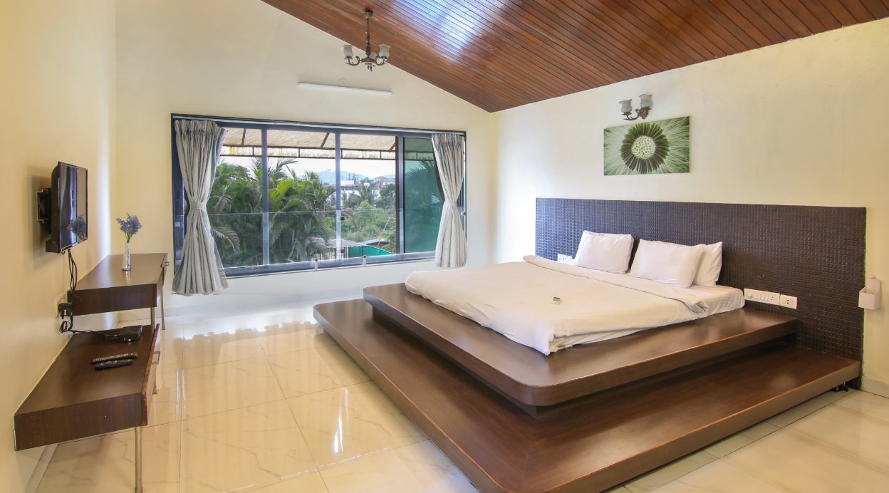 Makani Villa | 5-BHK With Pvt Pool | In Lonavala