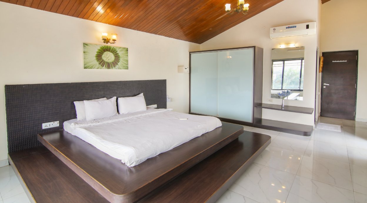 Makani Villa | 5-BHK With Pvt Pool | In Lonavala