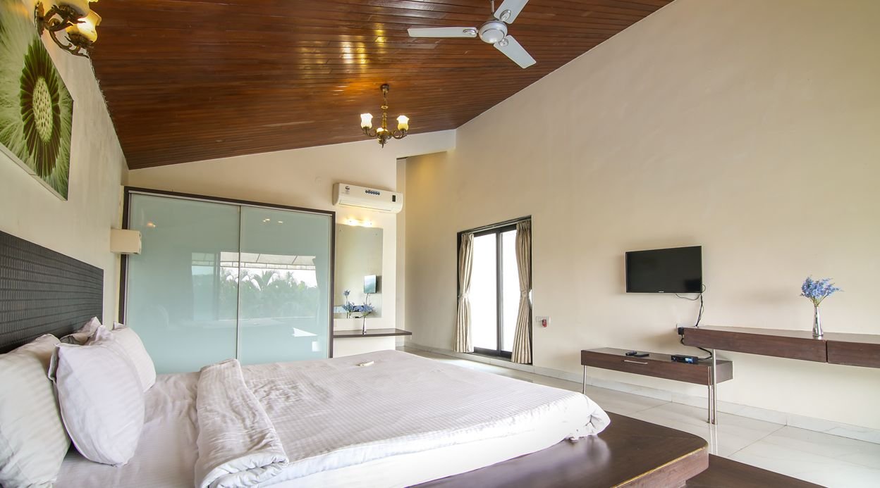 Makani Villa | 5-BHK With Pvt Pool | In Lonavala