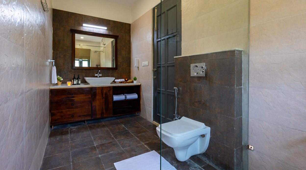 Raas Stays | 4-BHK Retreat With Private Pool, Gardens, Lounge Cum Bar & Scenic Aravali Views