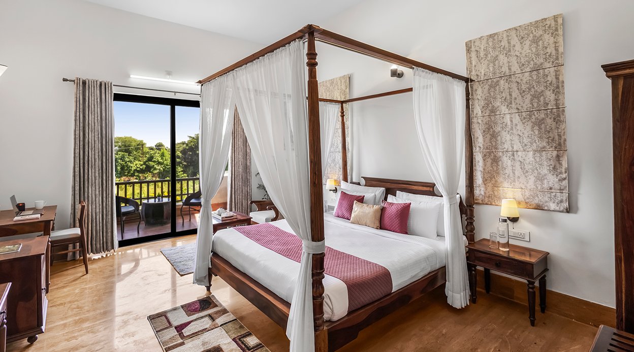 Raas Stays | 4-BHK Retreat With Private Pool, Gardens, Lounge Cum Bar & Scenic Aravali Views