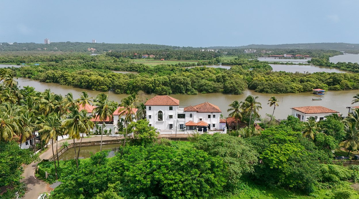 Villa Fleuve | 6-BHK Getaway By the River With Infinity Pool, Lift & Bar Lounge