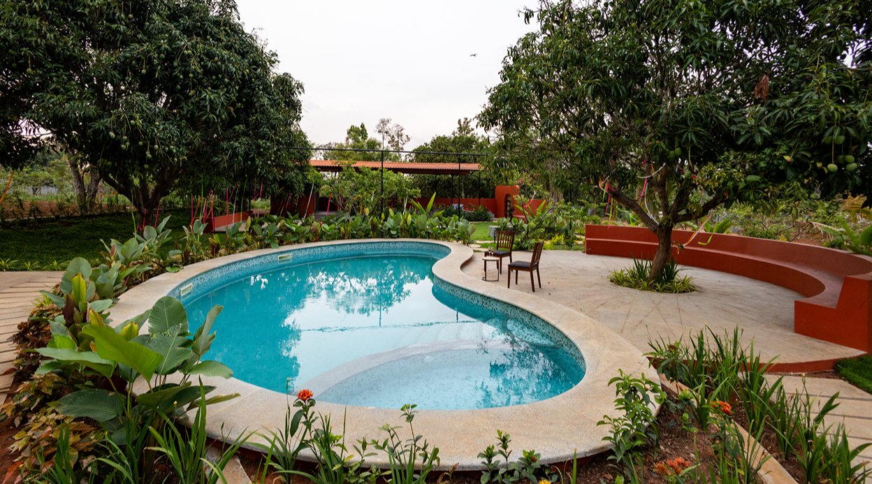Tanira Farms Moonrise | Contemporary Pet- friendly Igloo Cottage with Pool, Bar and Garden