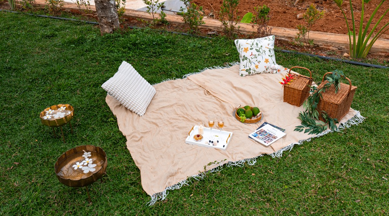 Tanira Farms Moonrise | Contemporary Pet- friendly Igloo Cottage with Pool, Bar and Garden