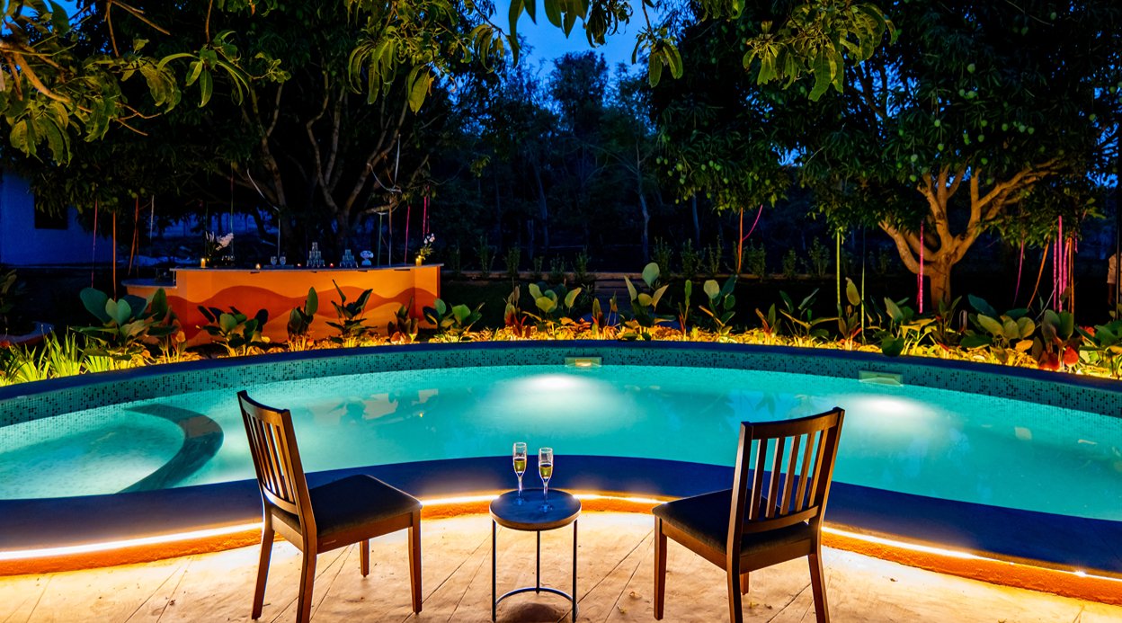Tanira Farms Moonrise | Contemporary Pet- friendly Igloo Cottage with Pool, Bar and Garden